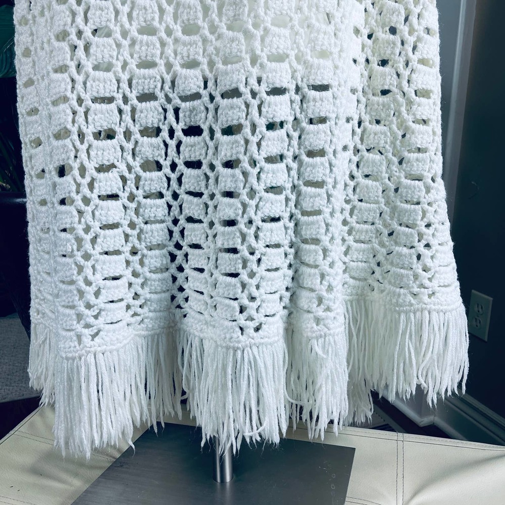 Vintage Boho 70s Crochet Poncho Cape - Picture 2 of 6